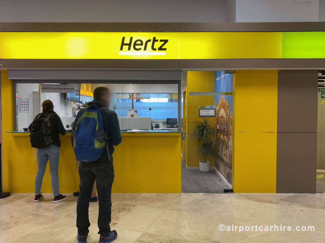 Valencia Airport Hertz Car Hire Desk